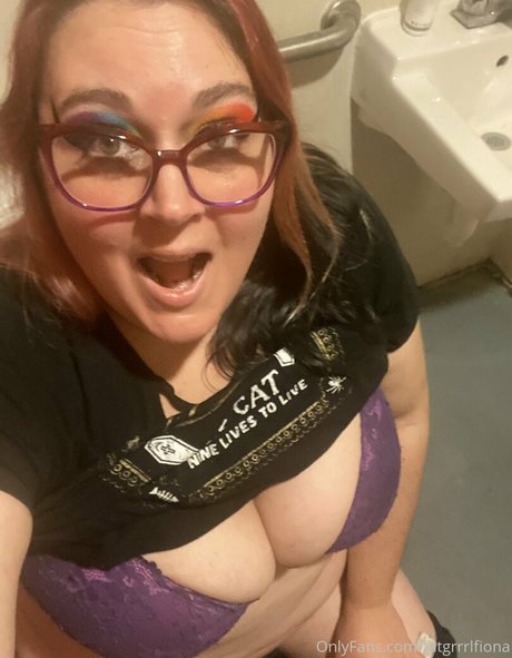 Naakte gelekte OnlyFans-foto van Fatgrrrlfiona