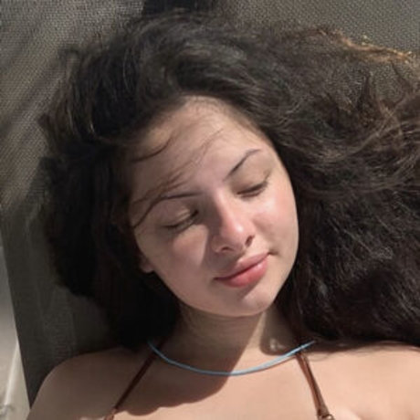 Naken lekkede OnlyFans-bilde av Real Kenishaa