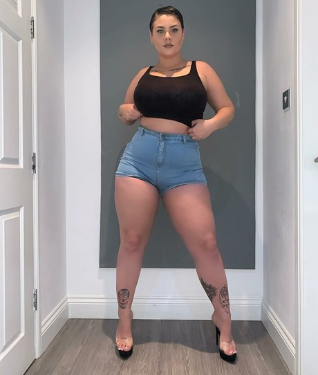 Nagie wyciekłe zdjęcie OnlyFans od Peaches