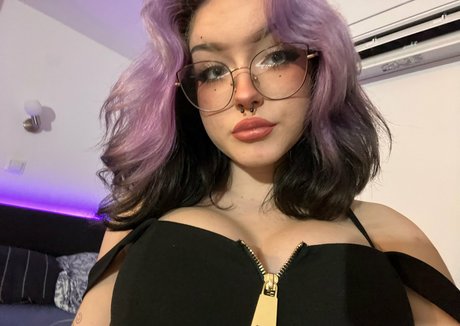 Nahá fotka uniklých OnlyFans od Miniasuna