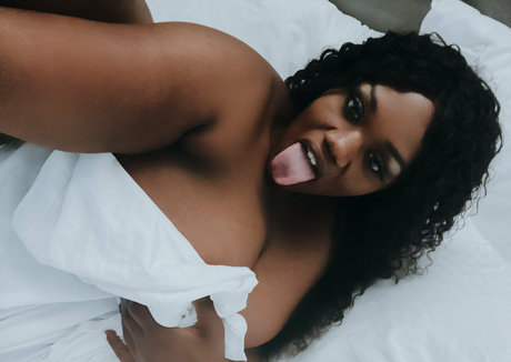 Naken läckt OnlyFans-bild av Beverlyblue3x