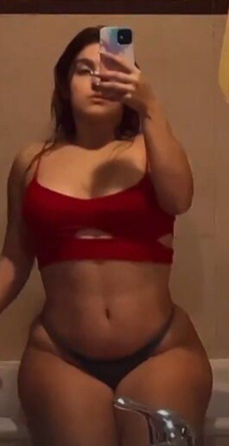 Alasti lekkinud OnlyFans-i pilt Oknessy
