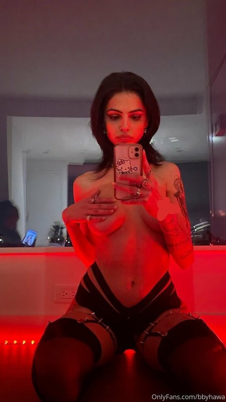 Naken lekkede OnlyFans-bilde av Bbyhawa