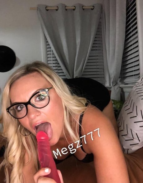 Naken lekkede OnlyFans-bilde av Megz777