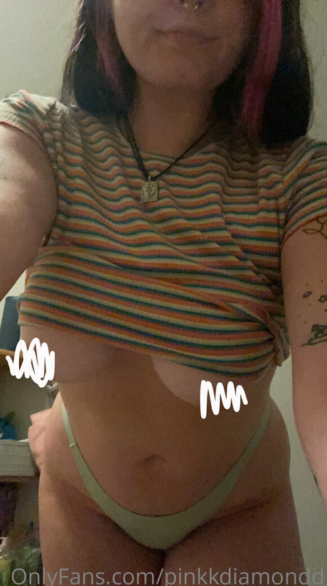 Nacktes geleaktes OnlyFans-Foto von Pinkkdiamondd