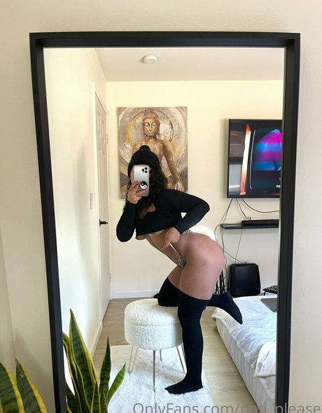 Naken lekkede OnlyFans-bilde av Natiplease