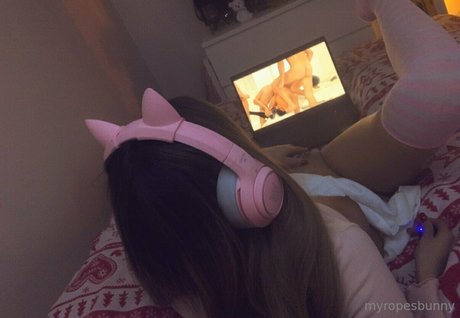 Naken lekkede OnlyFans-bilde av Myropesbunny
