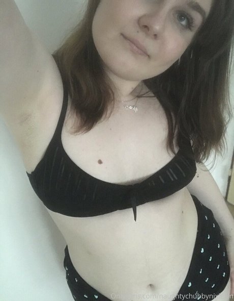 Naken lekkede OnlyFans-bilde av Naughtychubbynixiesin