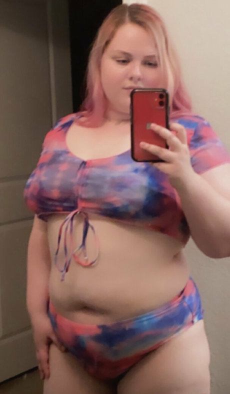 Laylaluckie24