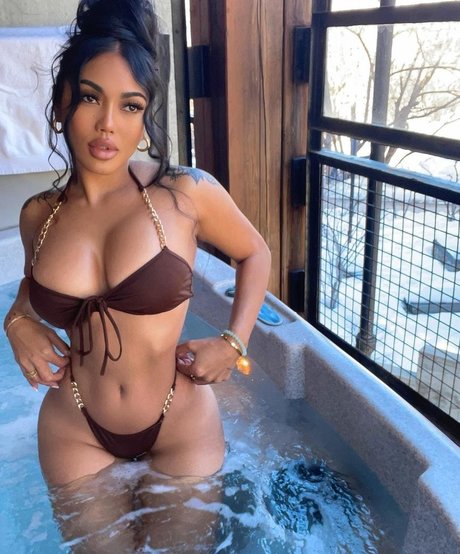 Officialarmanimarie