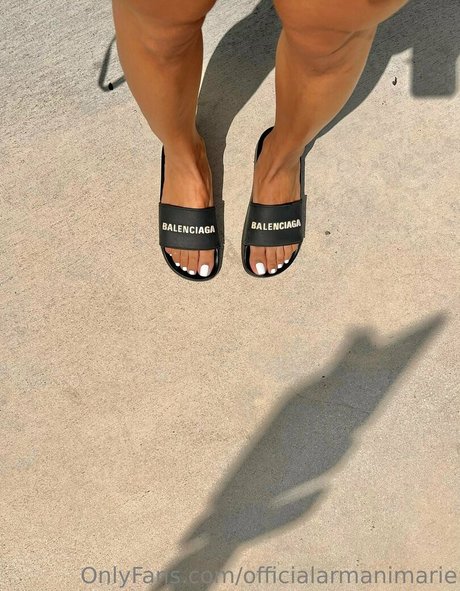 Officialarmanimarie