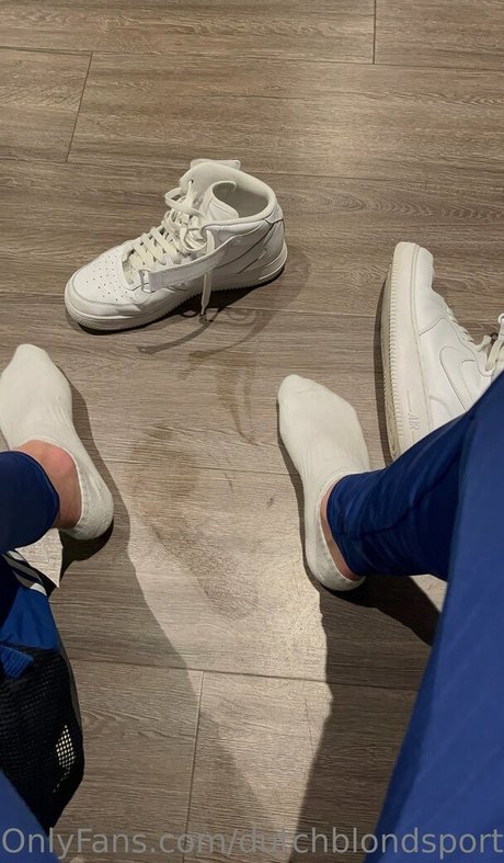 Naken lekkede OnlyFans-bilde av Dutchblondsport