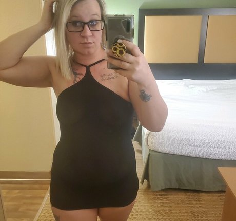 Naken läckt OnlyFans-bild av Itsyourgirl44