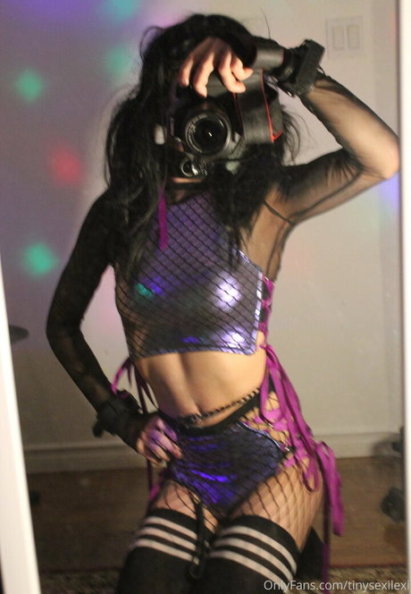 Tinysexilexi666