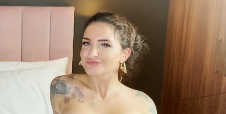 Adreenacuckoldress