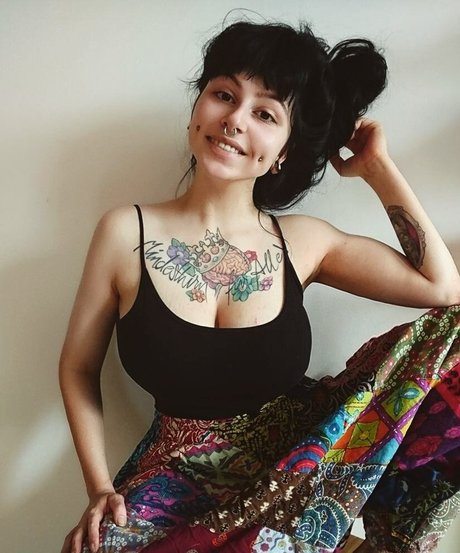 Nahá fotka uniklých OnlyFans od Zainab