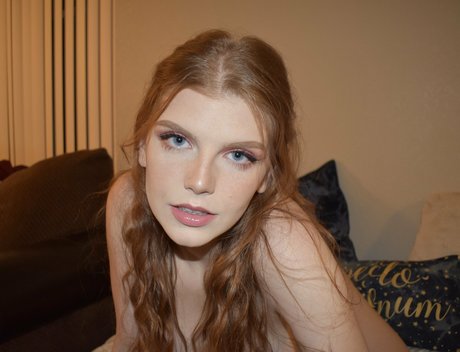 Sexyredinbed