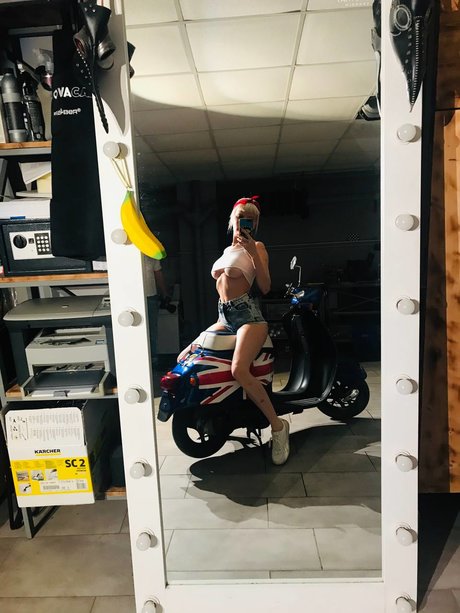 Alasti lekkinud OnlyFans-i pilt Alisa Liss