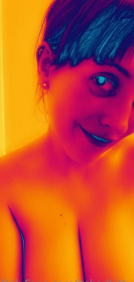 Nahá fotka uniklých OnlyFans od Itsbadkittyof