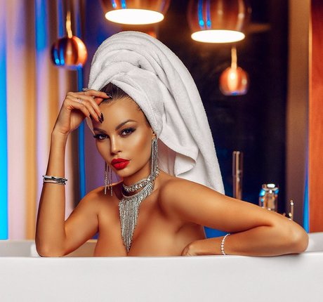Naken läckt OnlyFans-bild av Justyna Gradek