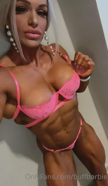 Nagie wyciekłe zdjęcie OnlyFans od Buffbarbie