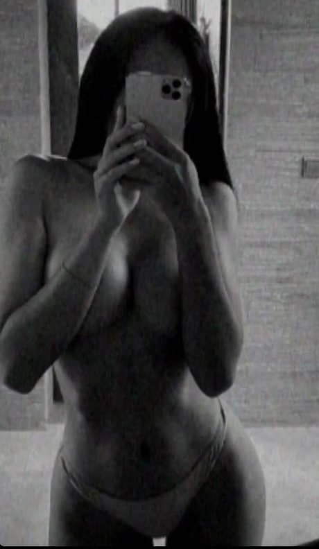 Nahá fotka uniklých OnlyFans od Tzouma Mym