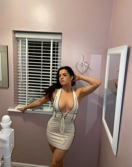 Naken lekkede OnlyFans-bilde av Emily Monks