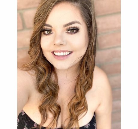 Lilly Zamora
