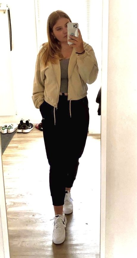Nahá fotka uniklých OnlyFans od Aline Zwahlen