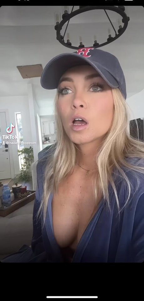 Nahá fotka uniklých OnlyFans od Hailey Ostrom