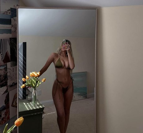 Naken lekkede OnlyFans-bilde av Maddie Hope