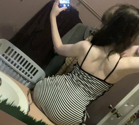 Foto di nudo di fuga di OnlyFans di Sluttylilypad