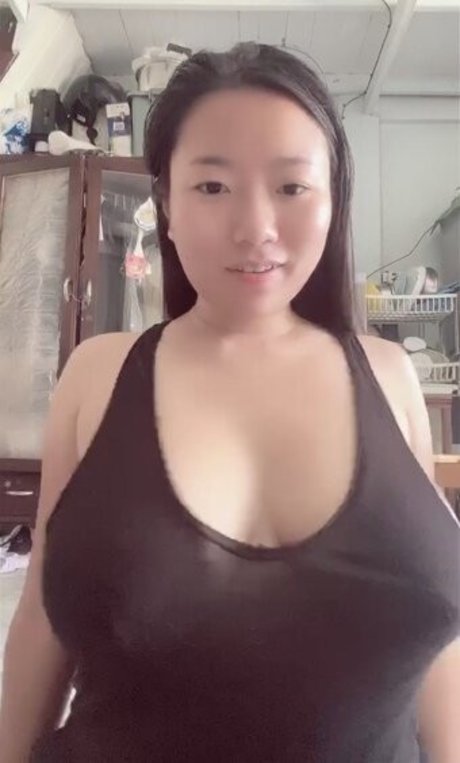 Nahá fotka uniklých OnlyFans od Saranrom