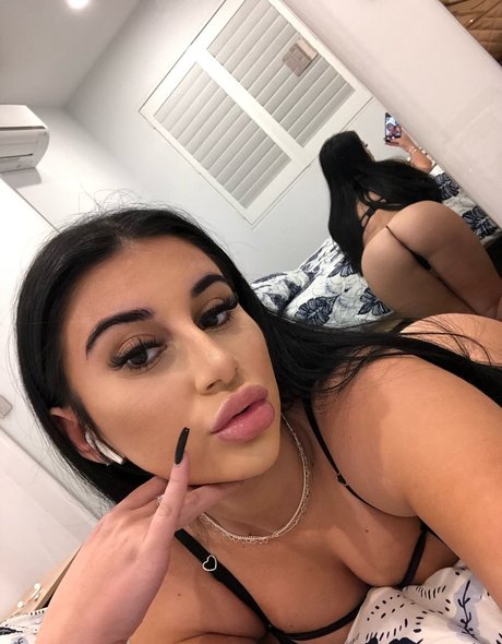 Nahá fotka uniklých OnlyFans od Mikaelatesta