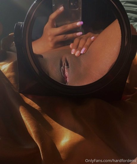Nahá fotka uniklých OnlyFans od Hardfordemi