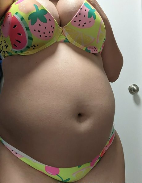 Agirlwholikestoeat