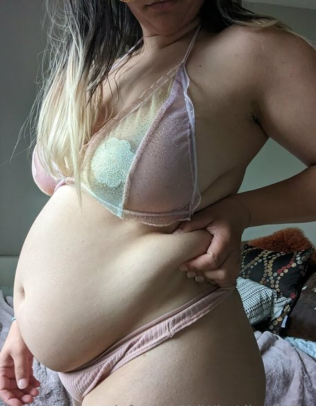 Agirlwholikestoeat