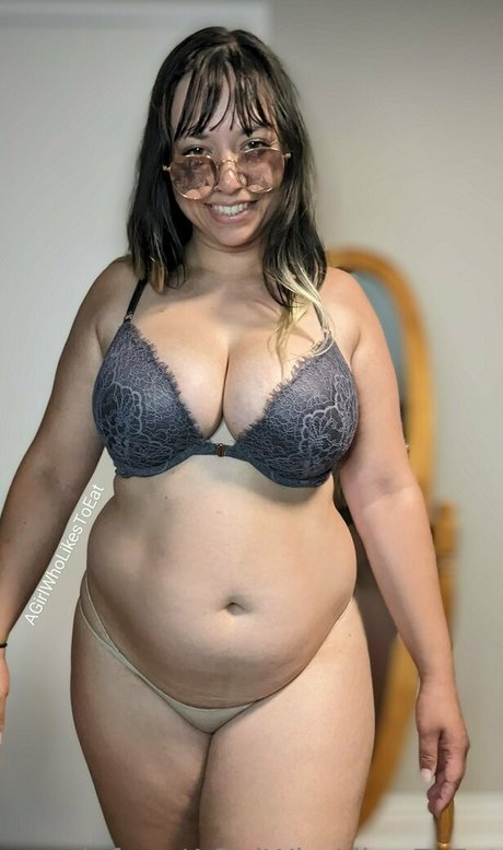 Agirlwholikestoeat