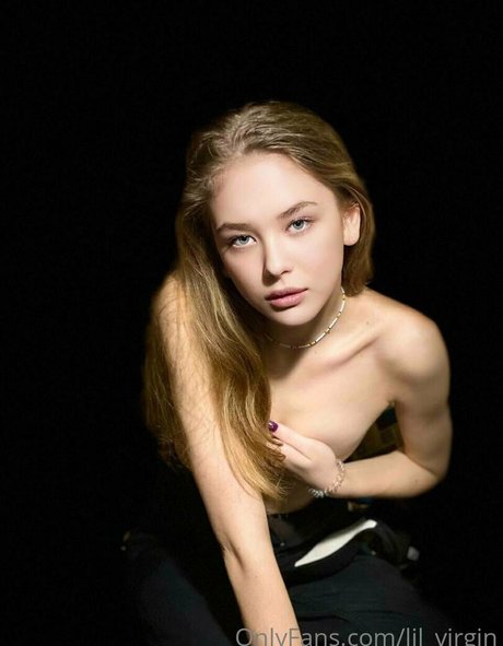 Nahá fotka uniklých OnlyFans od Lilvirgin