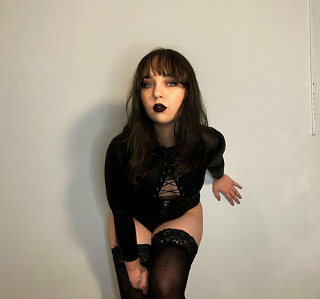 Nahá fotka uniklých OnlyFans od Dutchess Dementia