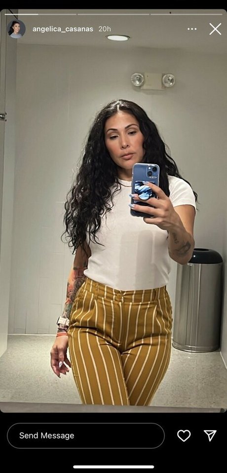 Nahá fotka uniklých OnlyFans od Angelica Curves
