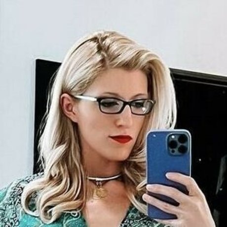 Nahá fotka uniklých OnlyFans od The Submissive Next Door