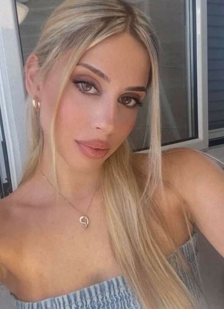 Nahá fotka uniklých OnlyFans od Dimitra Menegatou