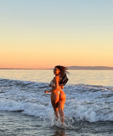 Caitlyn Mwenifumbo