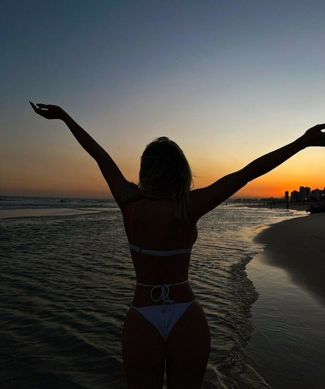 Nahá fotka uniklých OnlyFans od Carol Bresolin