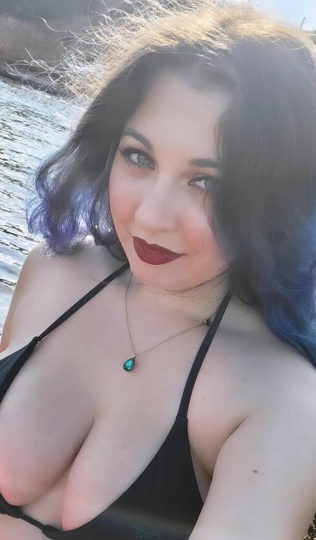 Naken lekkede OnlyFans-bilde av Melodytv