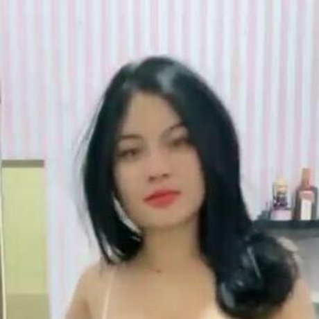 Naakte gelekte OnlyFans-foto van Baby Feriosa