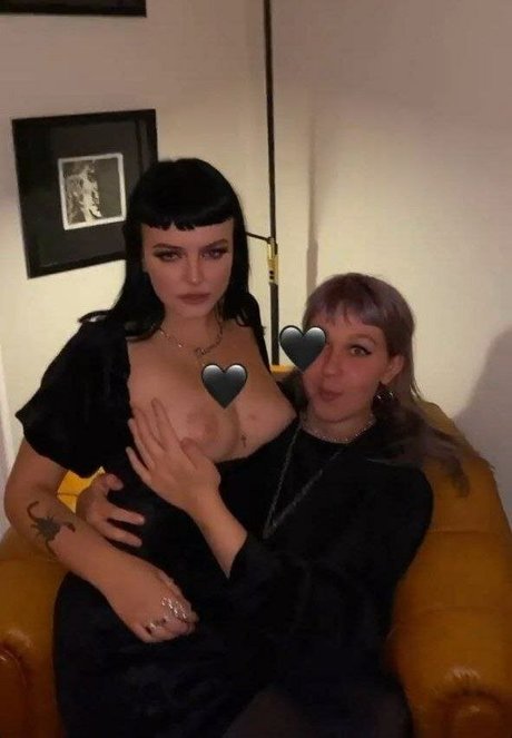 Naken läckt OnlyFans-bild av Knivklara