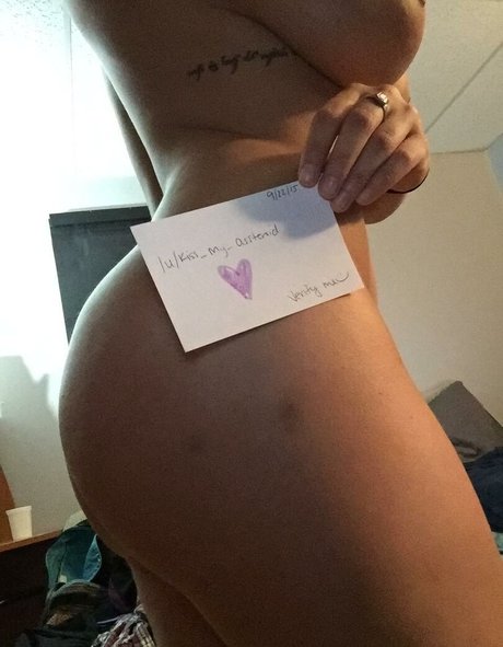 Nahá fotka uniklých OnlyFans od Kissmyasteroid