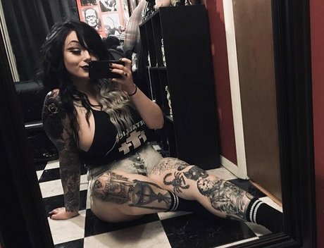 Naken lekkede OnlyFans-bilde av Screamqueen68